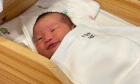 할아버지 육아 동시집 「채아의 365일」 D+7. 태열   2023년 3월 12일(일), D+7. 태열  태어난 지 일주일 큰 하품으로 아침을 열고 꽃잎 같은 웃음을 피워요  햇살 속에 태열도 사라지고 별빛 길 위에서 바람은 속삭이며 꿈결 속 꽃들이 노래합니다  할아버지 손 꼭 잡고 함께 걷는 사랑의 길 우리 가족도 일주일 더 웃었어요.