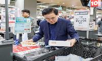 진교훈 강서구청장, 영업 재개한 홈플러스에서 장보기 캠페인 참여